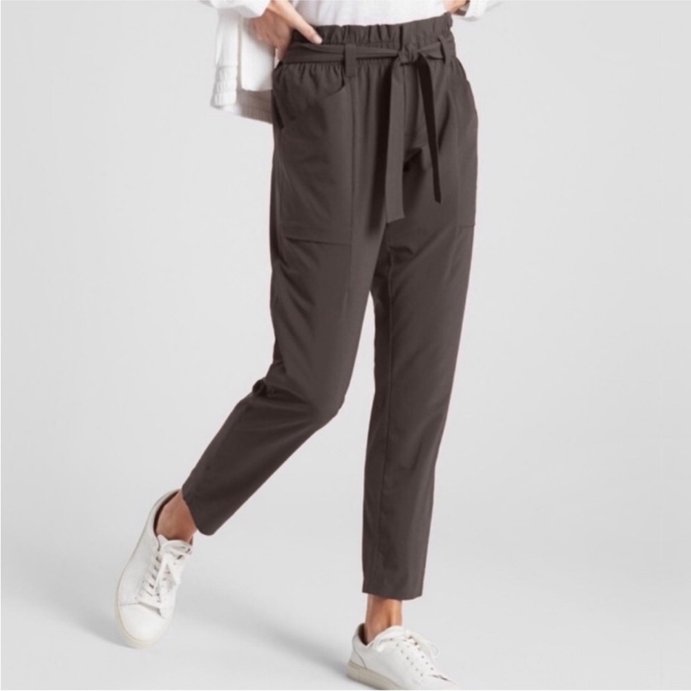 Athleta Skyline Paperbag Pants Olive Grey Women’s Size 6 Career Athletic Travel